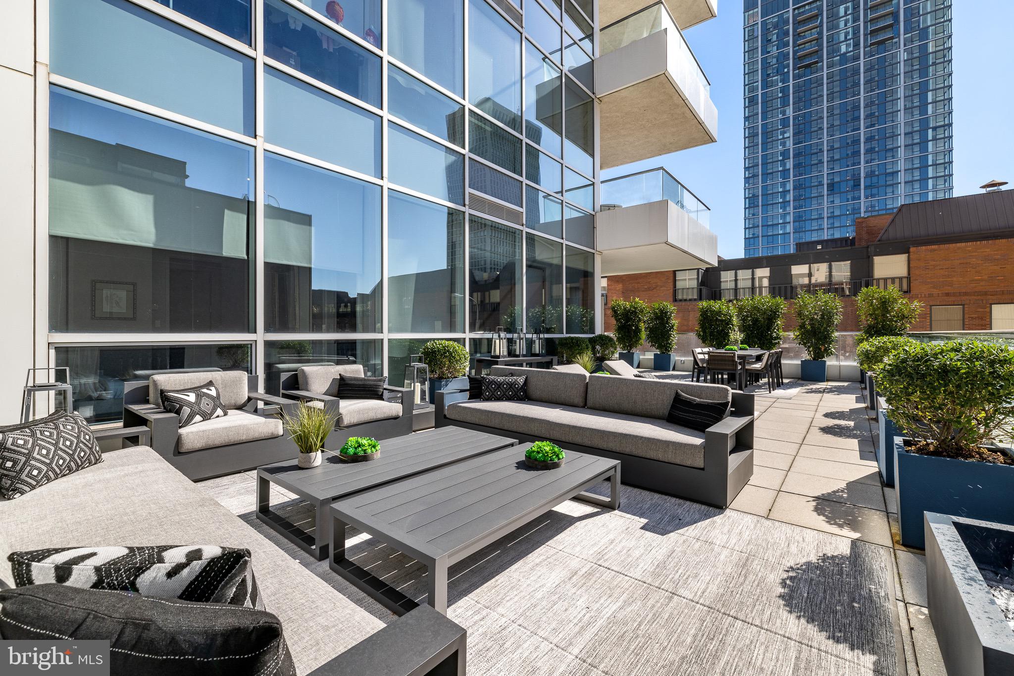 101 Walnut Street, Unit 2 Philadelphia, PA 19106 - Photo 27 of 35