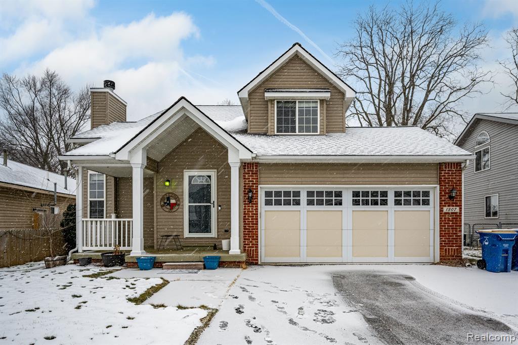 1307 South Cass Lake Road Waterford, MI 48328 - Photo 1 of 43