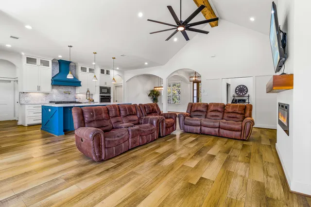 $699,500 | 440 Farm To Market 223, Shepherd, TX 77371