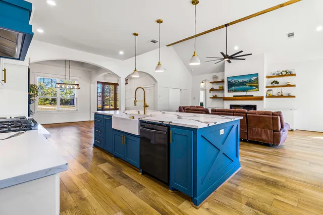 $699,500 | 440 Farm To Market 223, Shepherd, TX 77371