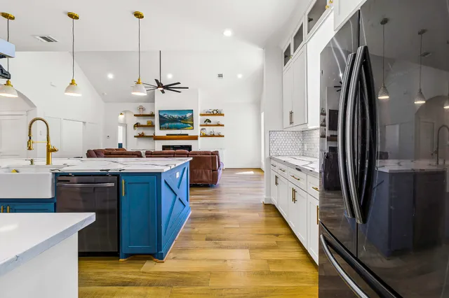 $699,500 | 440 Farm To Market 223, Shepherd, TX 77371