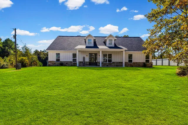 $699,500 | 440 Farm To Market 223, Shepherd, TX 77371