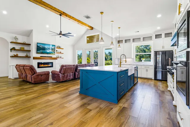 $699,500 | 440 Farm To Market 223, Shepherd, TX 77371