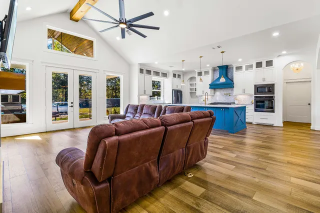 $699,500 | 440 Farm To Market 223, Shepherd, TX 77371