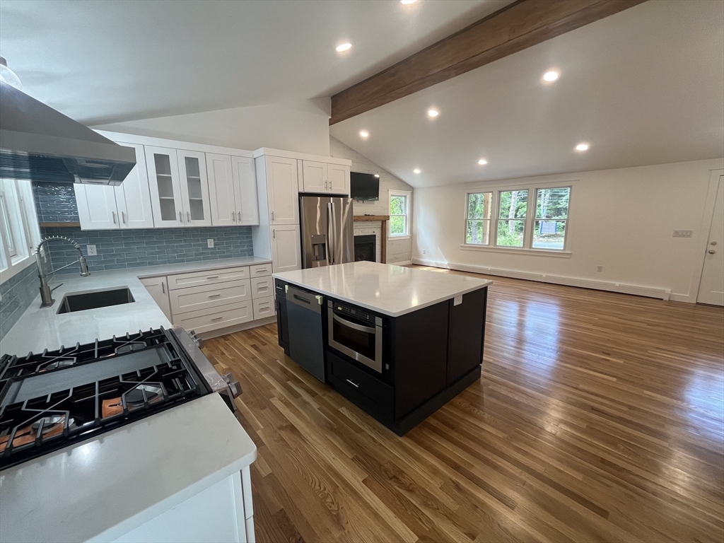 76 Sippewissett Road Falmouth, MA 02540 - Photo 4 of 17
