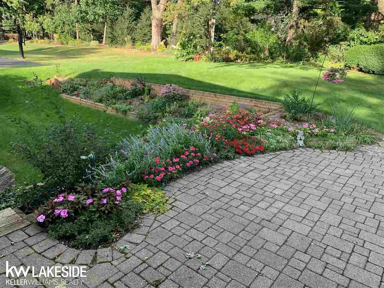 501 Longford Drive Rochester Hills, MI 48309 - Photo 3 of 38