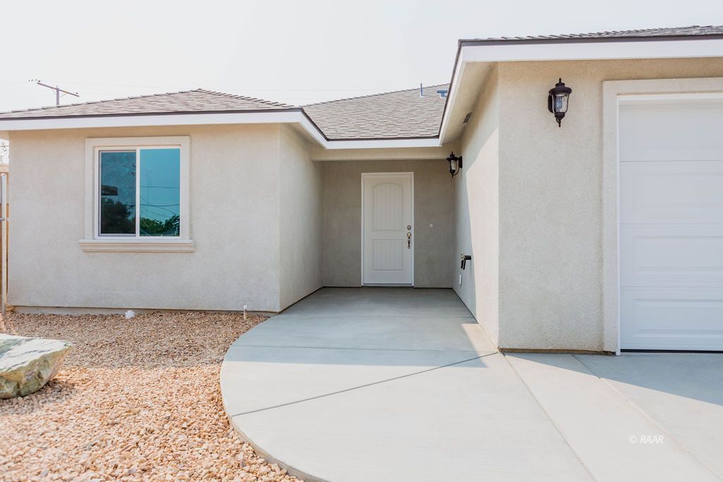 1033 West Langley Avenue Ridgecrest, CA 93555 - Photo 2 of 33 Gallery Image 2