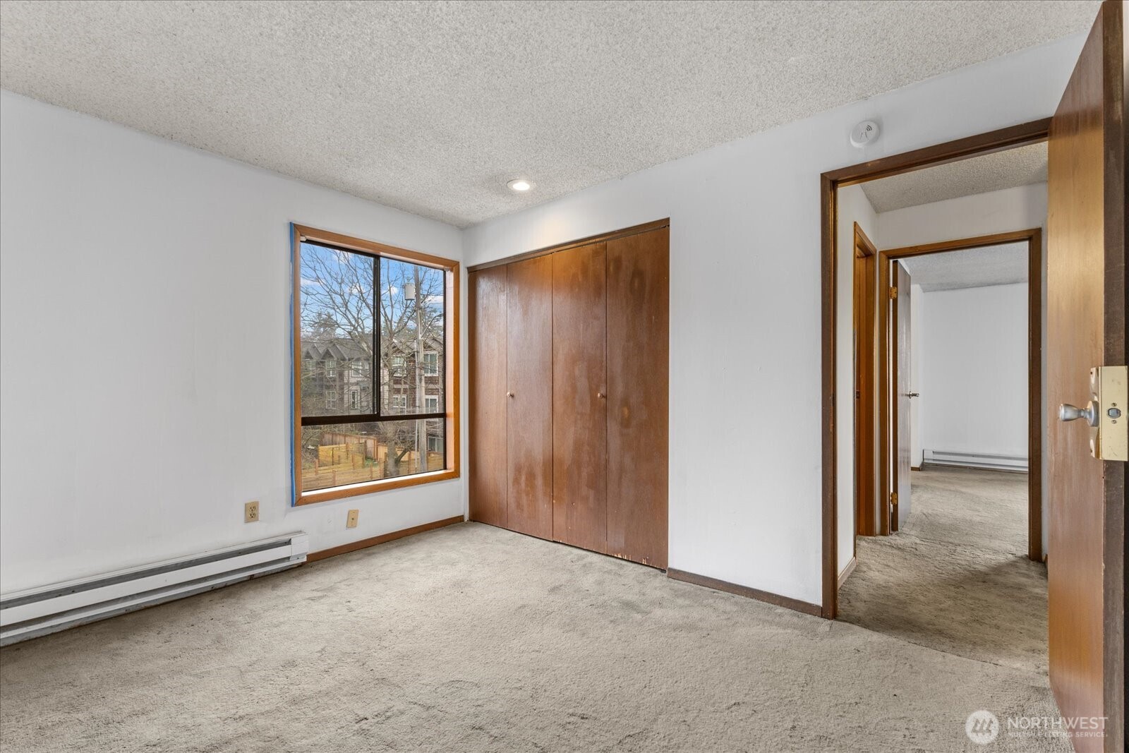 9256 Interlake Avenue North Seattle, WA 98103 - Photo 11 of 40