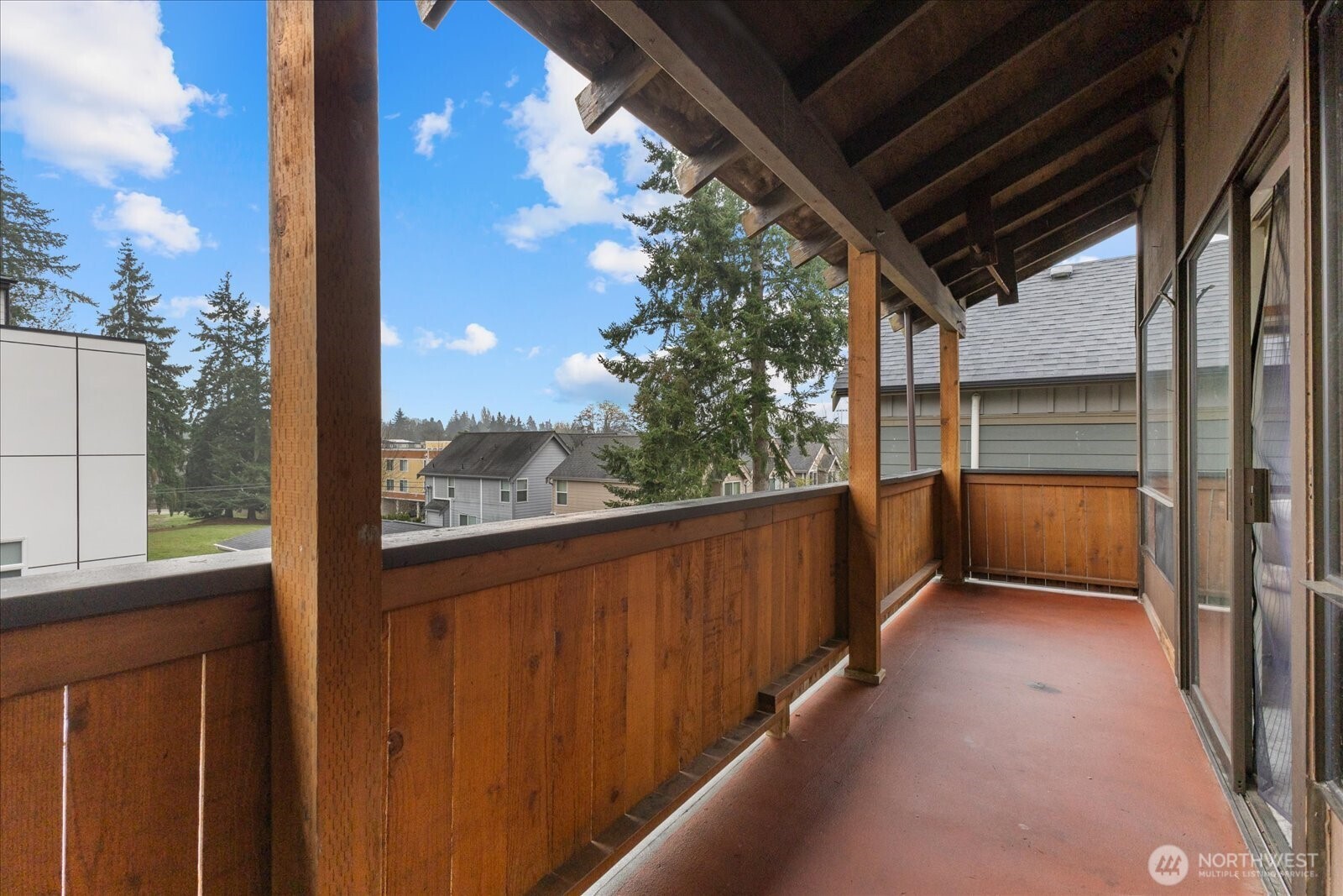 9256 Interlake Avenue North Seattle, WA 98103 - Photo 16 of 40