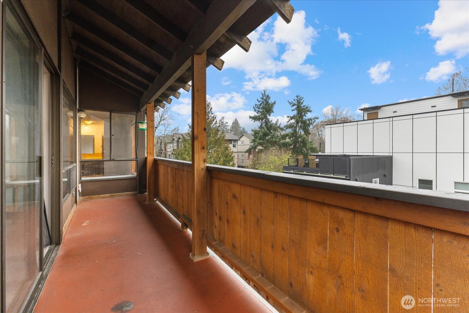 9256 Interlake Avenue North Seattle, WA 98103 - Photo 17 of 40