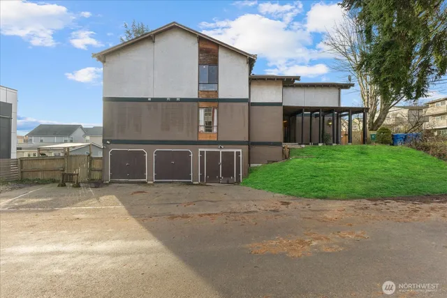 $1,195,000 | 9256 Interlake Avenue North, Seattle, WA 98103