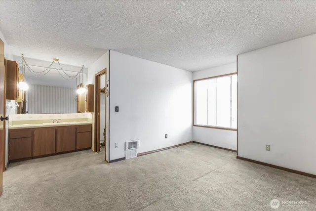 $1,195,000 | 9256 Interlake Avenue North, Seattle, WA 98103