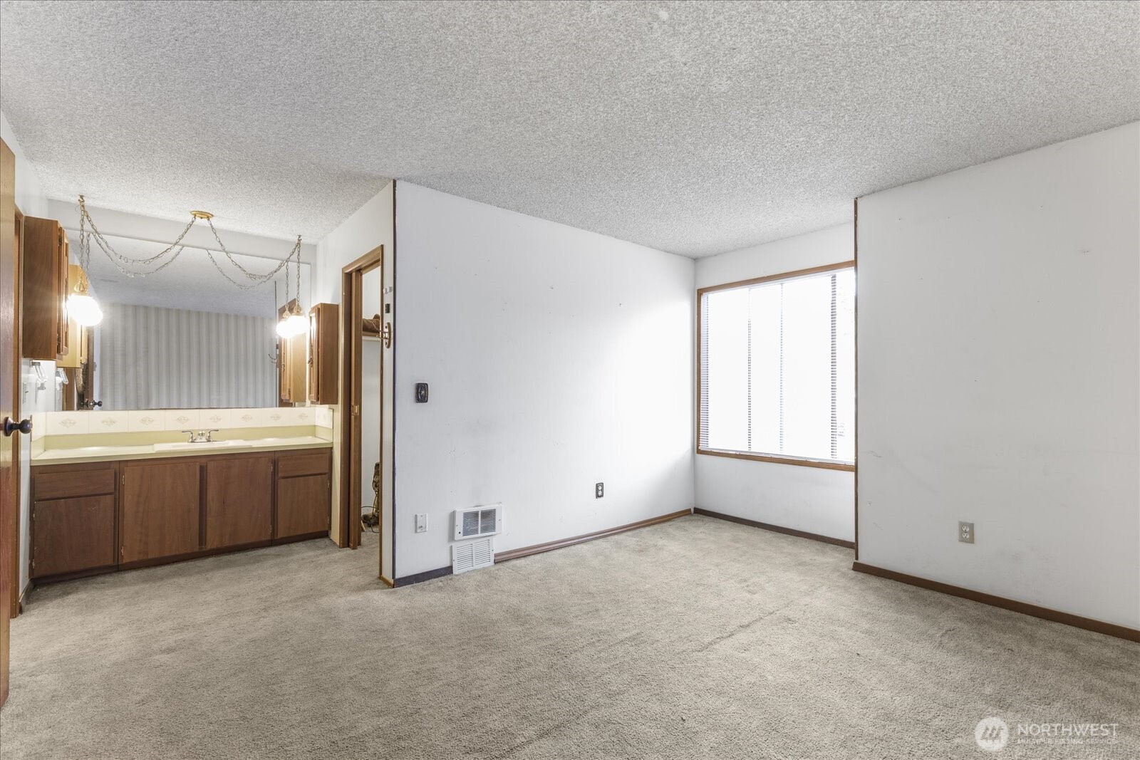 9256 Interlake Avenue North Seattle, WA 98103 - Photo 23 of 40