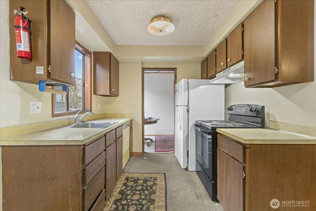 $1,195,000 | 9256 Interlake Avenue North, Seattle, WA 98103