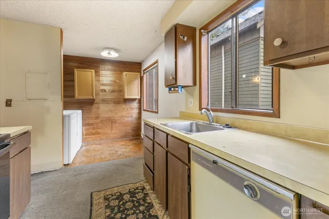 $1,195,000 | 9256 Interlake Avenue North, Seattle, WA 98103