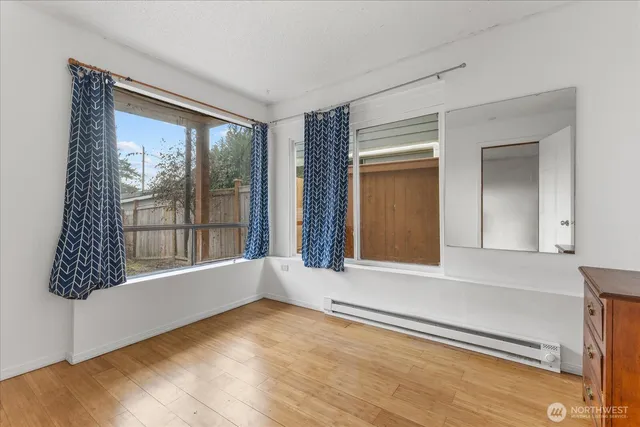 $1,195,000 | 9256 Interlake Avenue North, Seattle, WA 98103