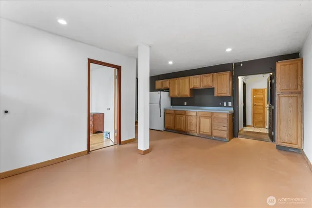 $1,195,000 | 9256 Interlake Avenue North, Seattle, WA 98103