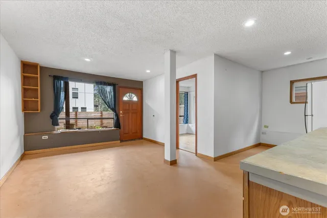 $1,195,000 | 9256 Interlake Avenue North, Seattle, WA 98103