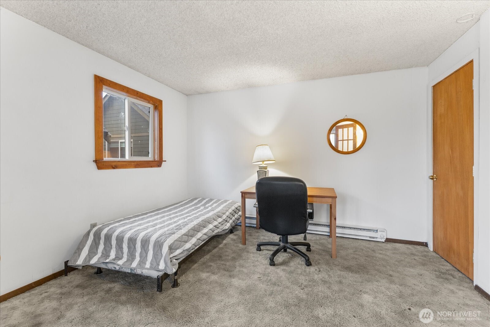 9256 Interlake Avenue North Seattle, WA 98103 - Photo 4 of 40