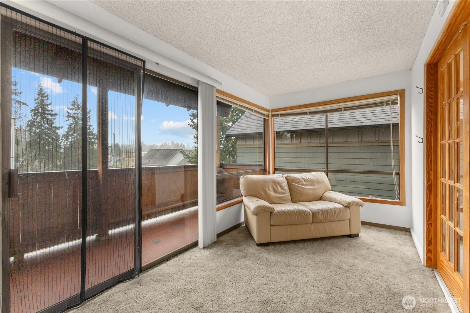 9256 Interlake Avenue North Seattle, WA 98103 - Photo 6 of 40