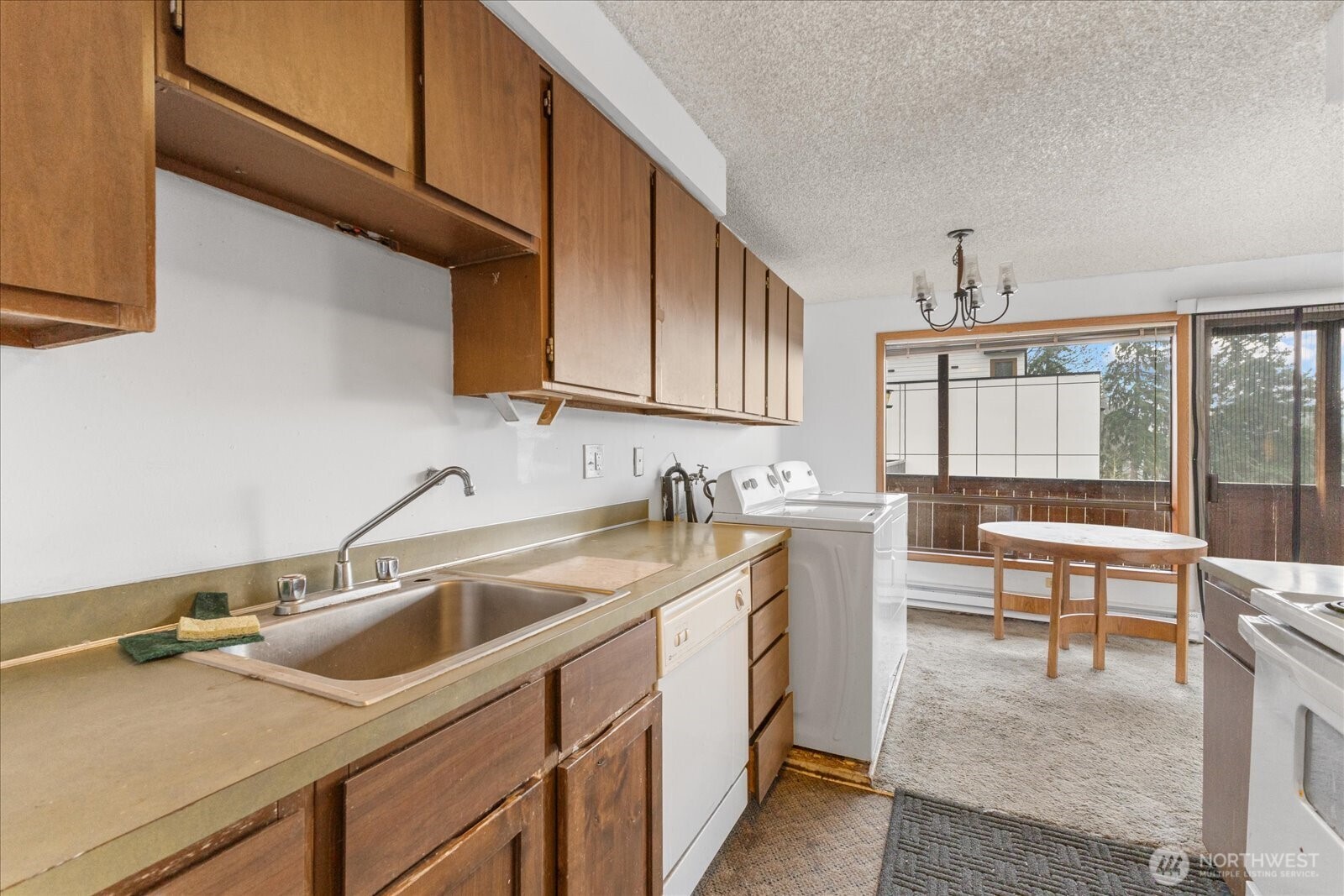 9256 Interlake Avenue North Seattle, WA 98103 - Photo 9 of 40