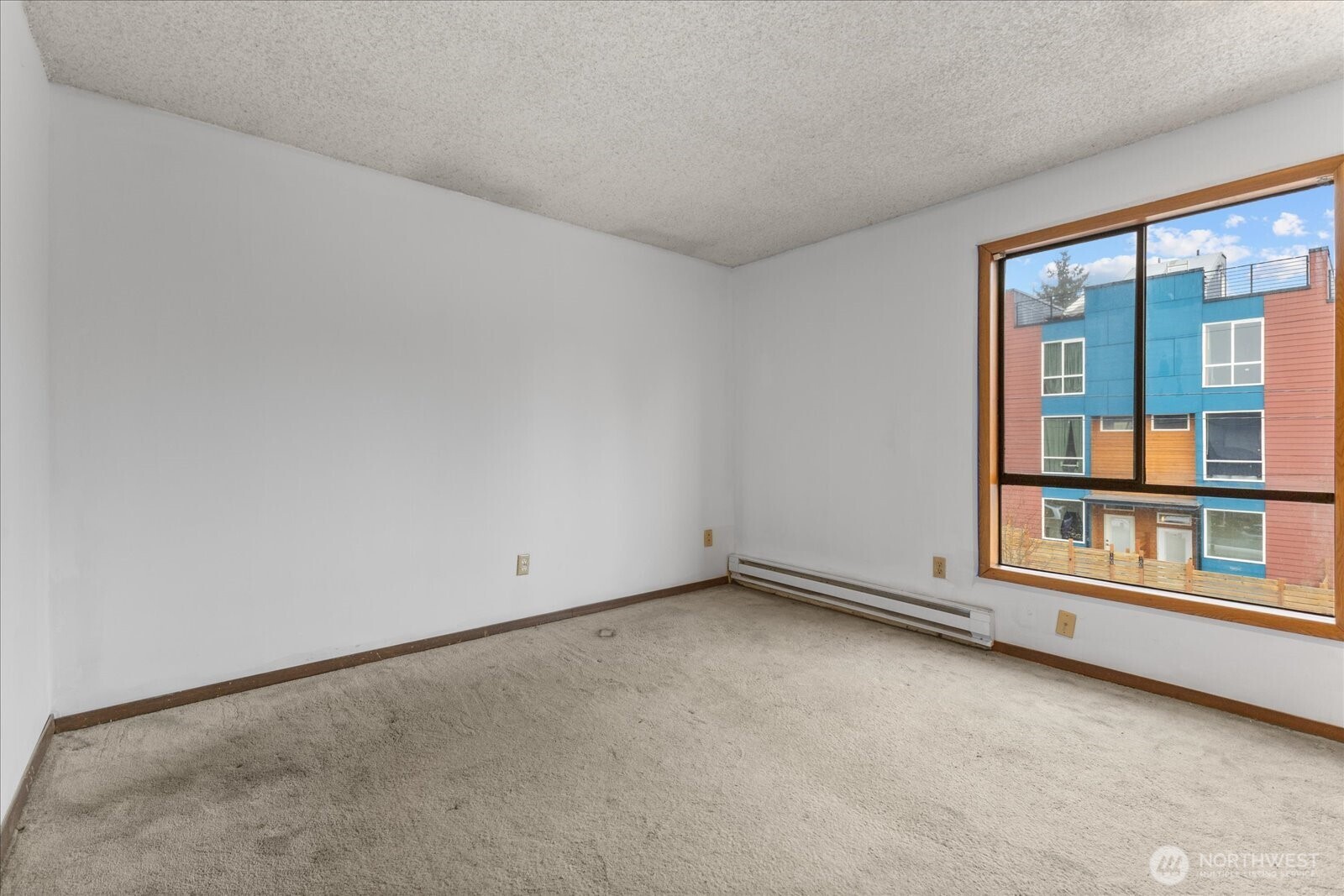 9256 Interlake Avenue North Seattle, WA 98103 - Photo 10 of 40