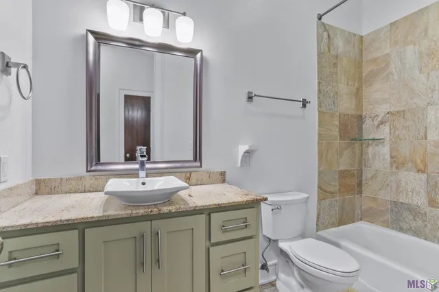 $572,000 | 13579 Bluff Point Drive, Prairieville, LA 70769