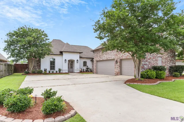 $572,000 | 13579 Bluff Point Drive, Prairieville, LA 70769