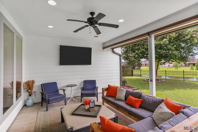 $572,000 | 13579 Bluff Point Drive, Prairieville, LA 70769