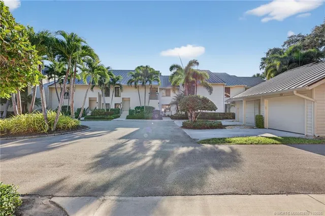$439,000 | 6404 Southeast Brandywine Court, Unit 201, Stuart, FL 34997