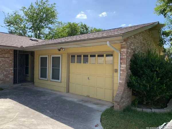$1,750 | 13915 Anchorage Hill Drive, San Antonio, TX 78217