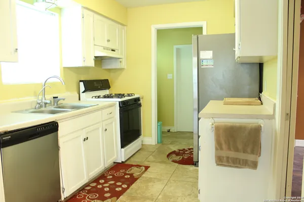 $1,750 | 13915 Anchorage Hill Drive, San Antonio, TX 78217
