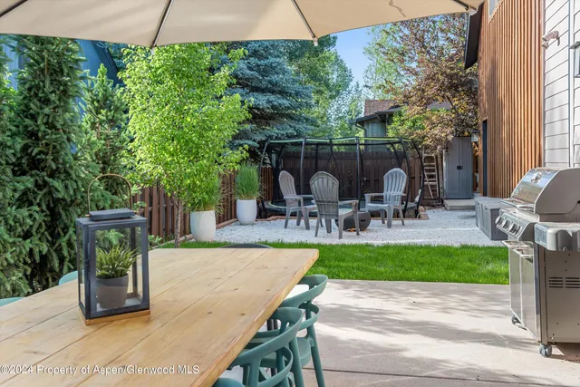 a view of outdoor space yard deck and patio