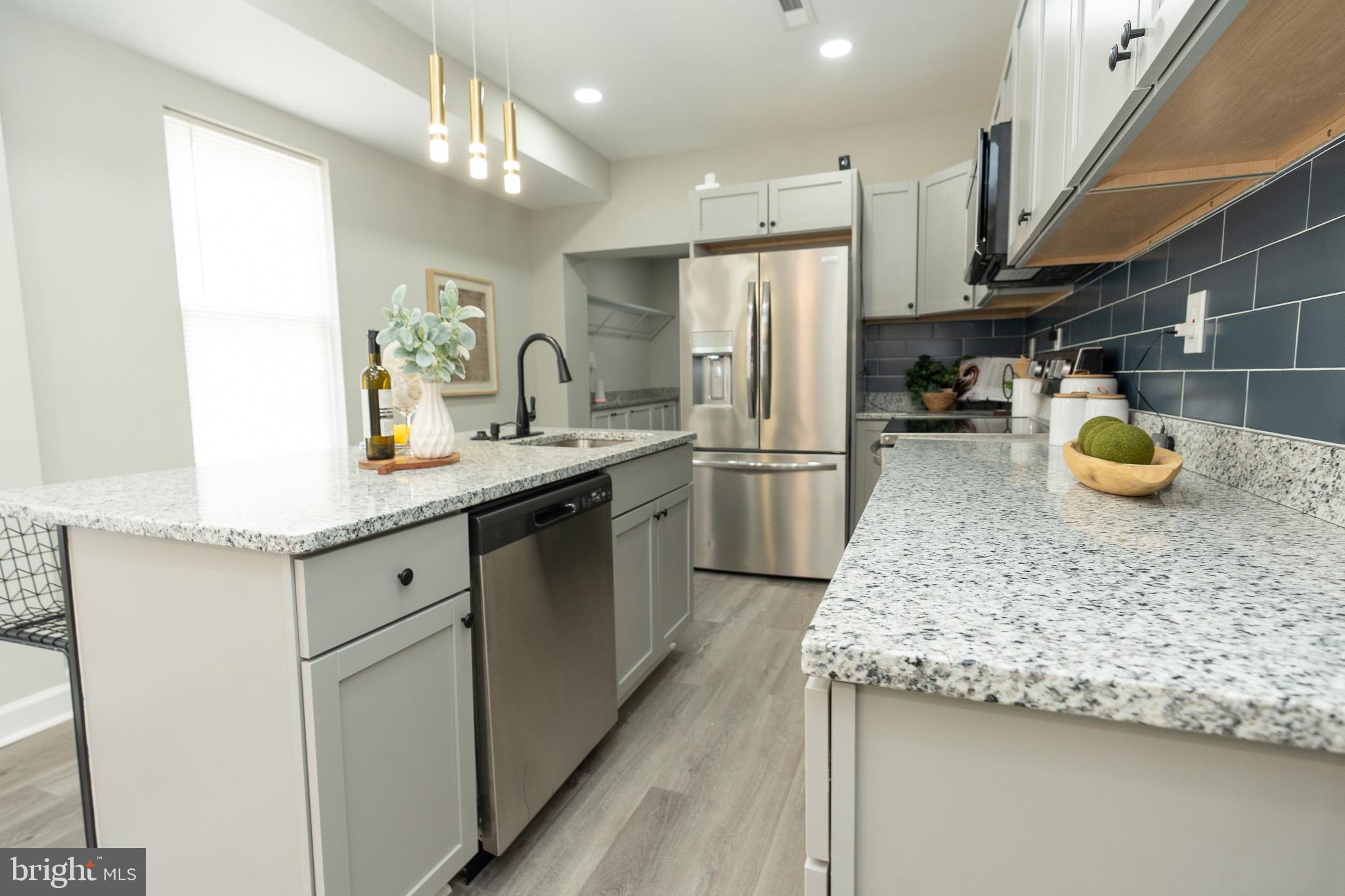 154 Collins Avenue Baltimore, MD 21229 - Photo 3 of 41
