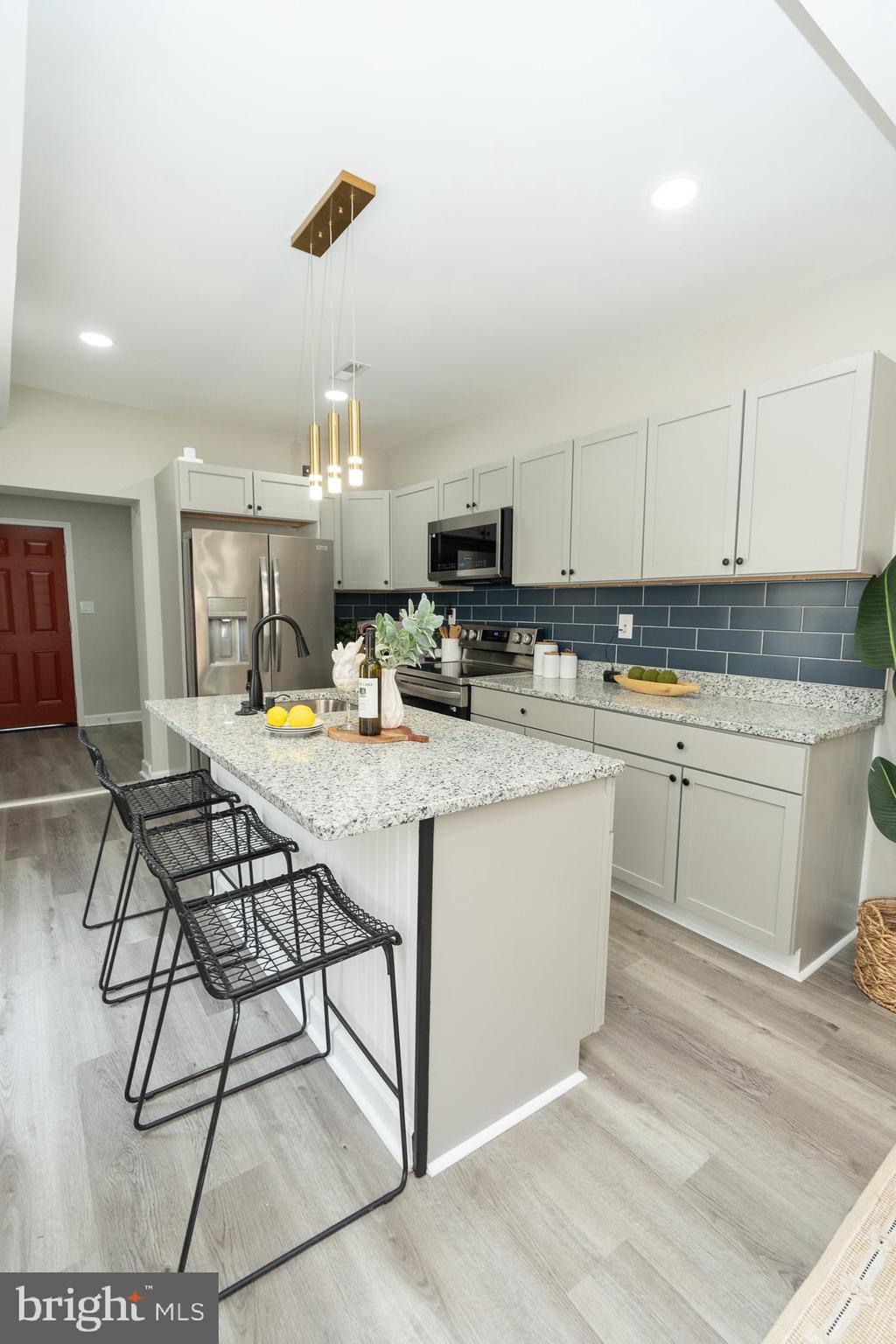 154 Collins Avenue Baltimore, MD 21229 - Photo 4 of 41