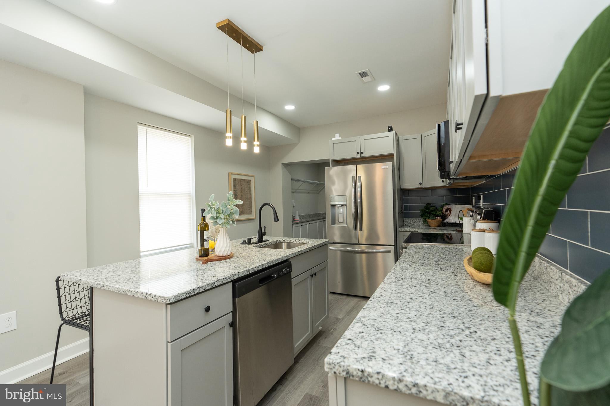 154 Collins Avenue Baltimore, MD 21229 - Photo 10 of 41