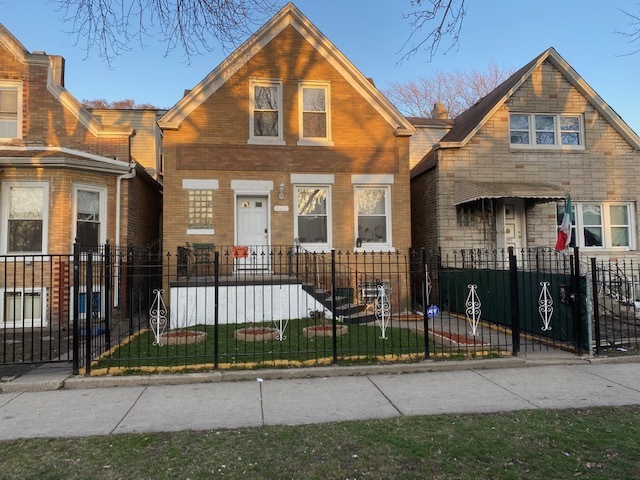 847 North Trumbull Avenue Chicago, IL 60651 - Photo 1 of 18