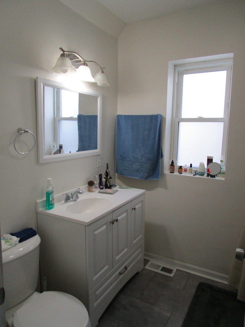 847 North Trumbull Avenue Chicago, IL 60651 - Photo 12 of 18