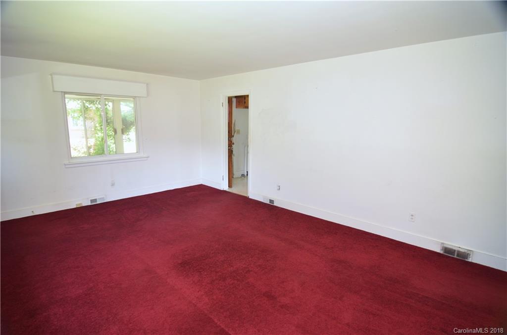 6207 Tuckaseegee Road Charlotte, NC 28208 - Photo 5 of 20 an empty room with a window