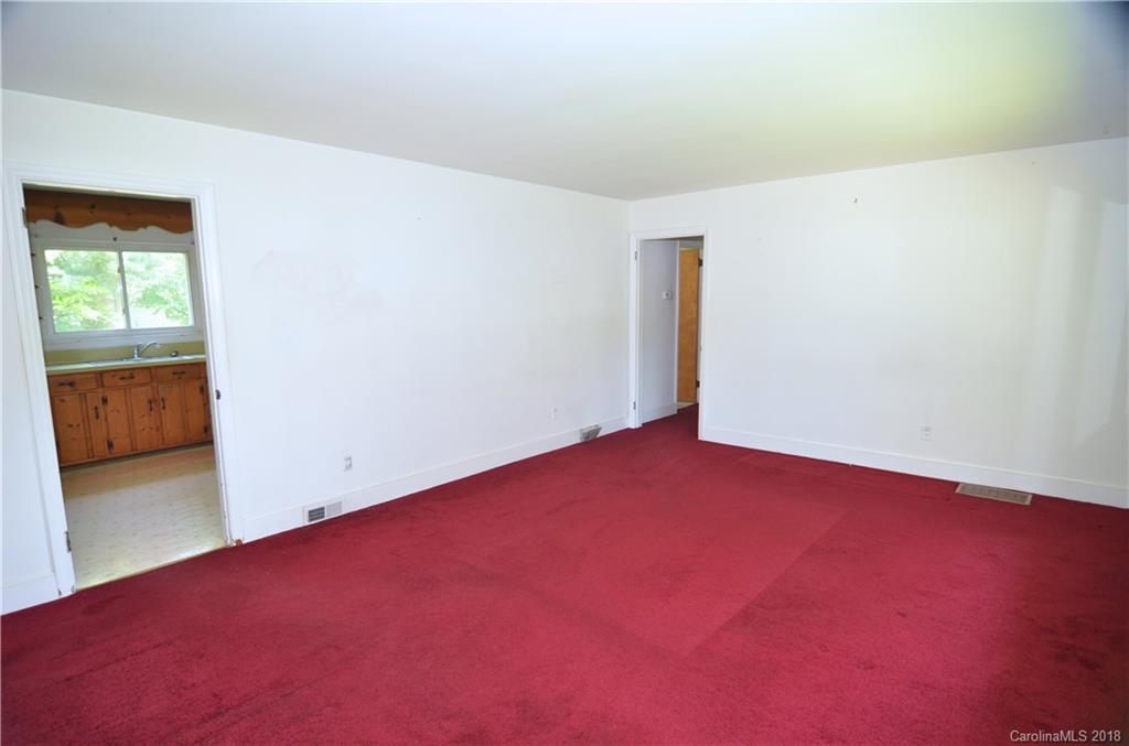 6207 Tuckaseegee Road Charlotte, NC 28208 - Photo 7 of 20 an empty room with closet