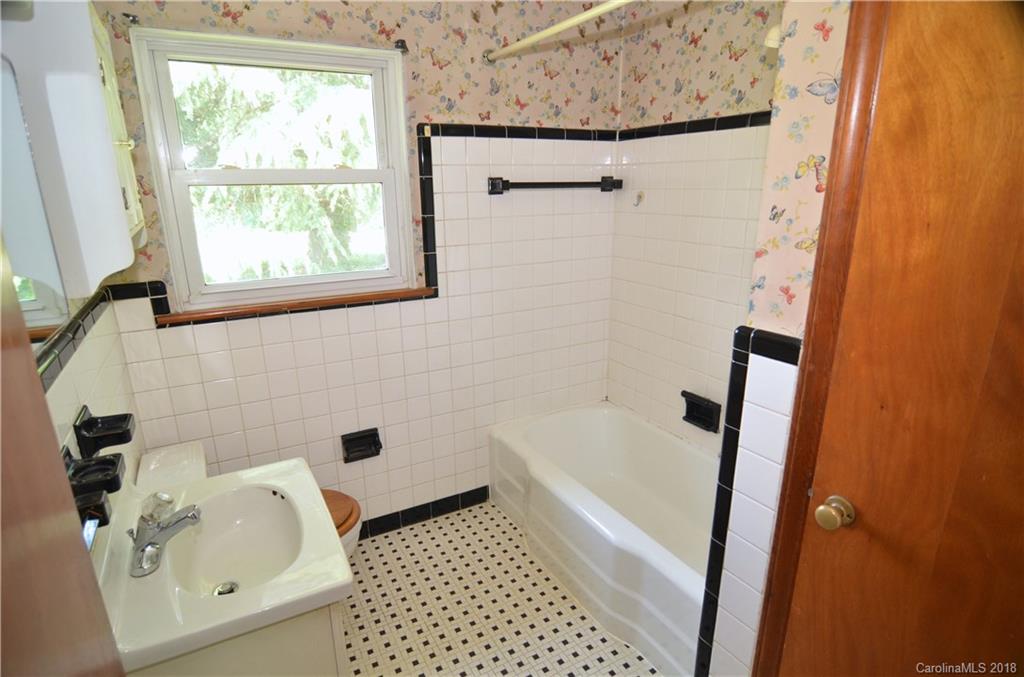 6207 Tuckaseegee Road Charlotte, NC 28208 - Photo 8 of 20 a bathroom with a bathtub and a shower