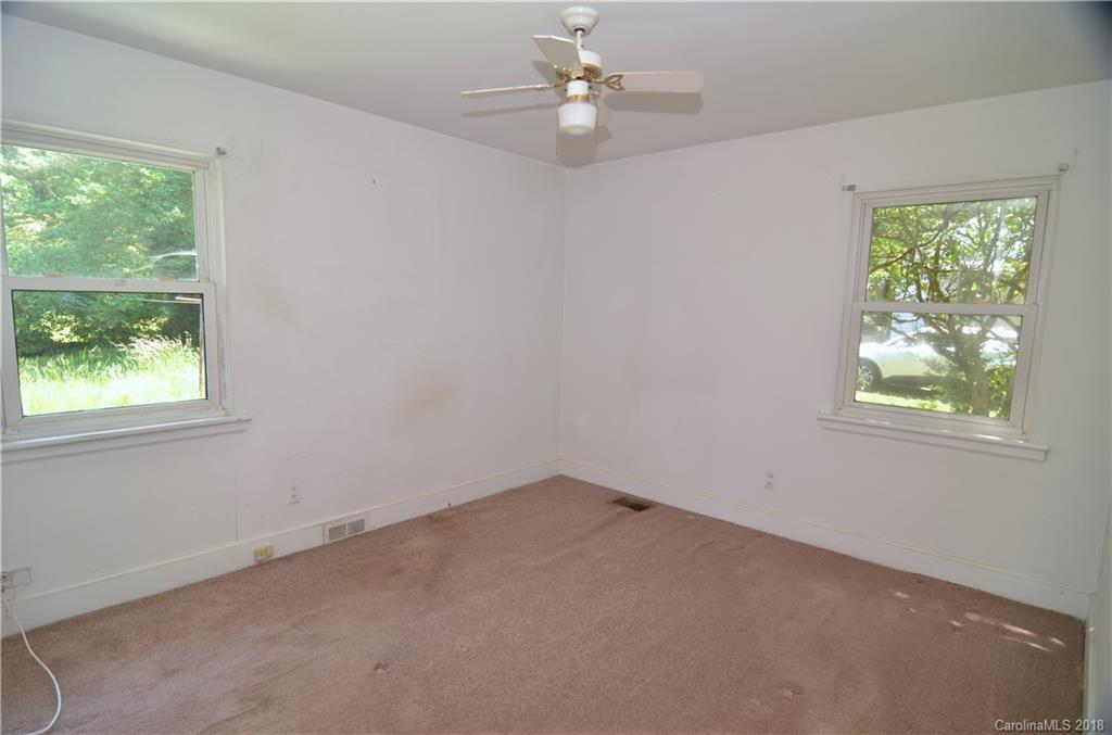 6207 Tuckaseegee Road Charlotte, NC 28208 - Photo 10 of 20 an empty room with a window