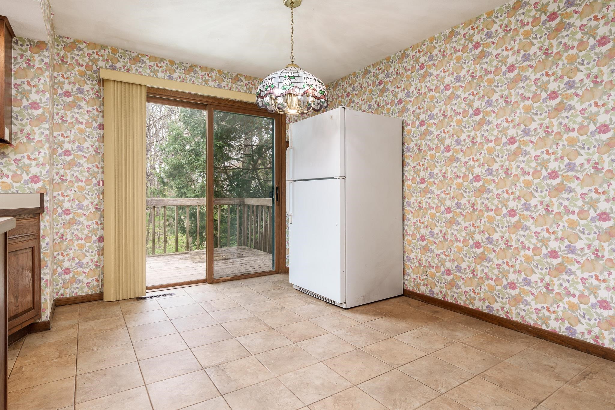 10245 Tybow Trail Roscoe, IL 61073 - Photo 19 of 63 a view of entryway with window