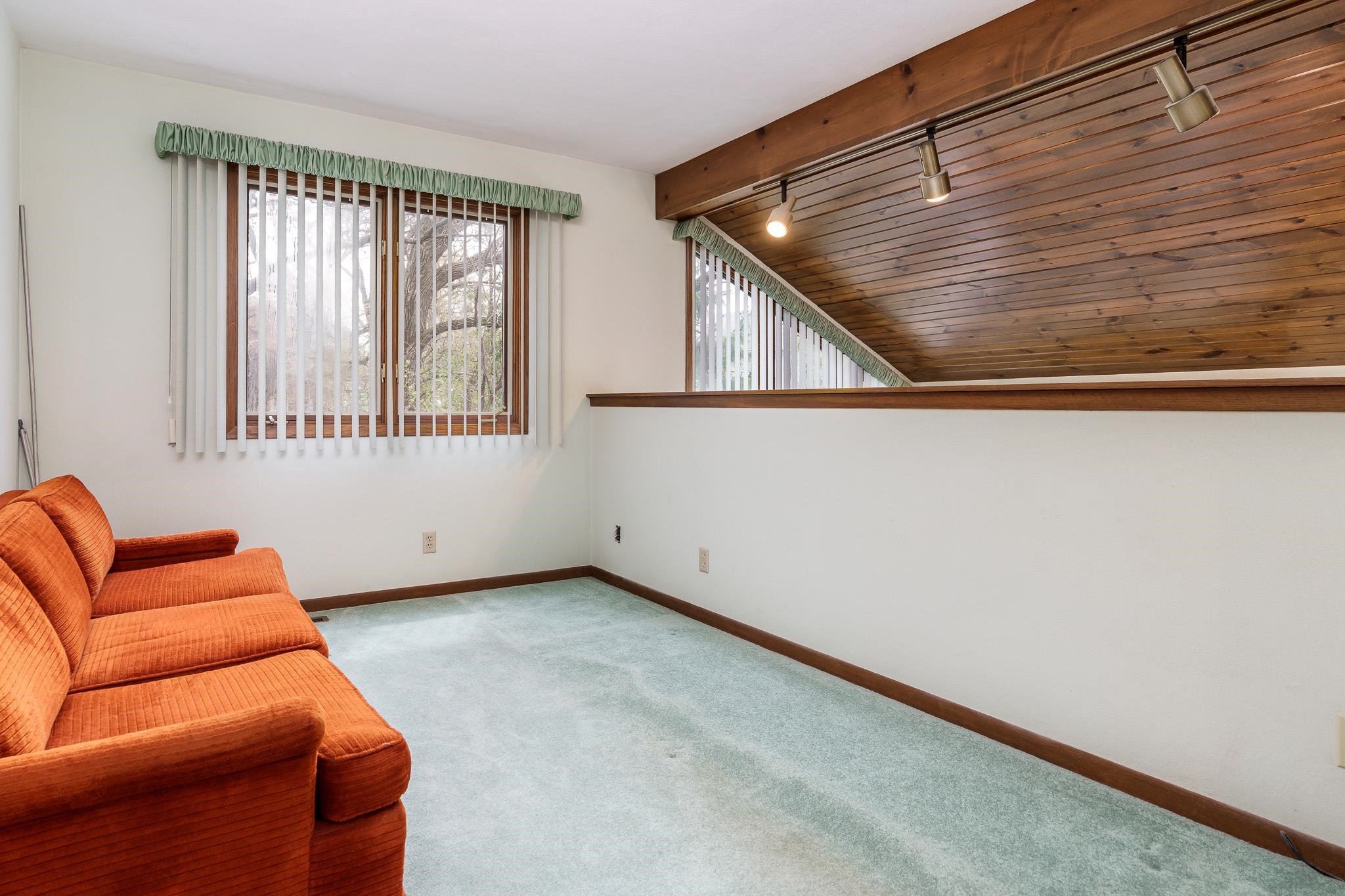 10245 Tybow Trail Roscoe, IL 61073 - Photo 29 of 63 a view of a livingroom with furniture