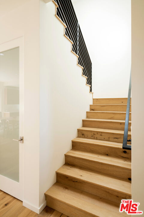 11328 Charnock Road Los Angeles, CA 90066 - Photo 21 of 34 a view of entryway