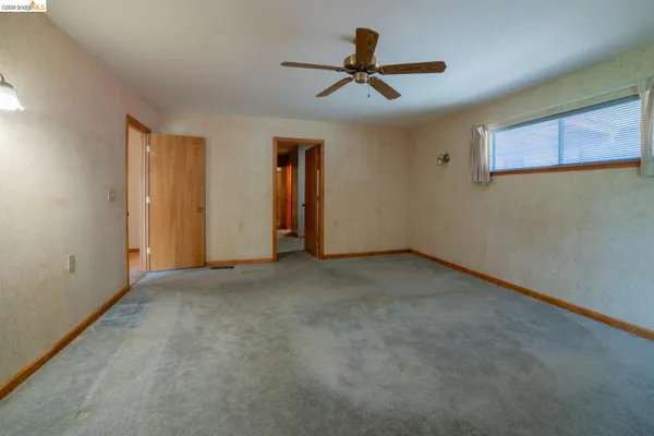 a view of a livingroom with a ceiling fan