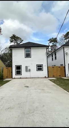 $1,750 | 8215 Crestview Drive, Unit B, Houston, TX 77028