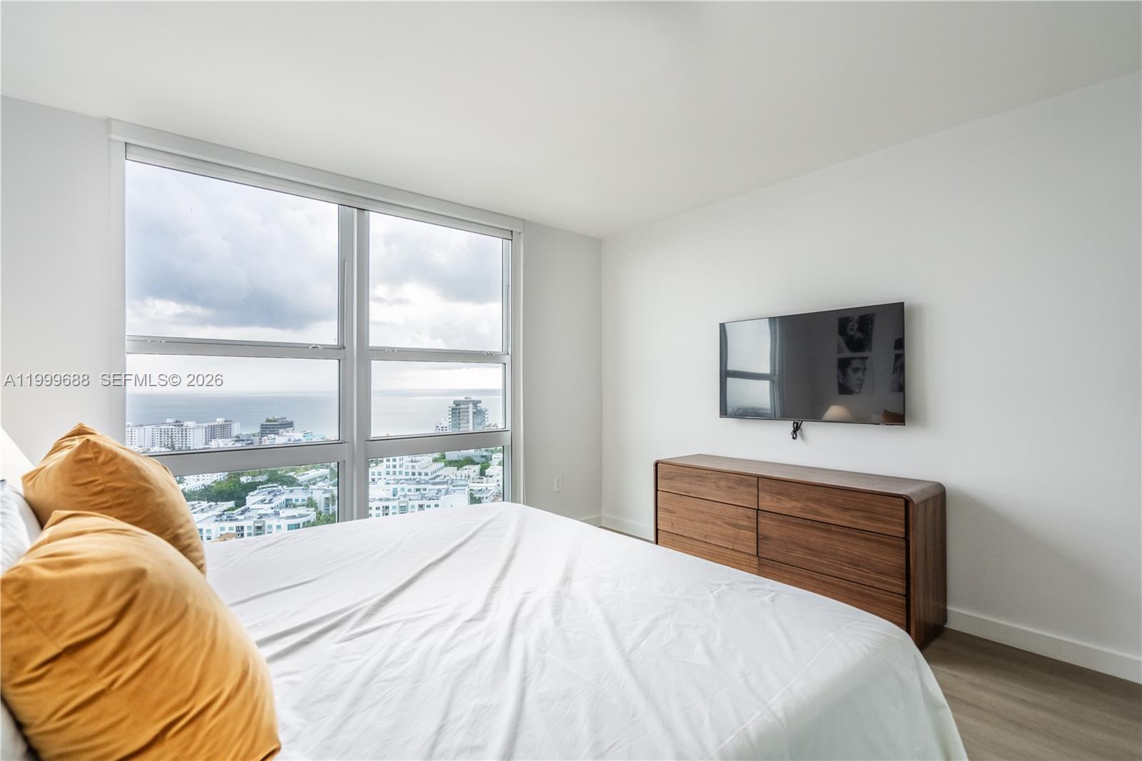 90 Alton Road, Unit 2807 Miami Beach, FL 33139 - Photo 11 of 27