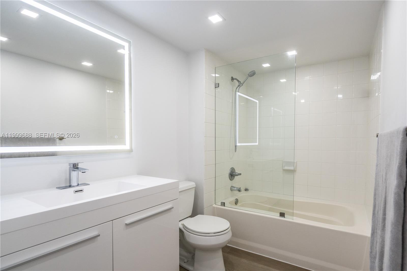 90 Alton Road, Unit 2807 Miami Beach, FL 33139 - Photo 12 of 27