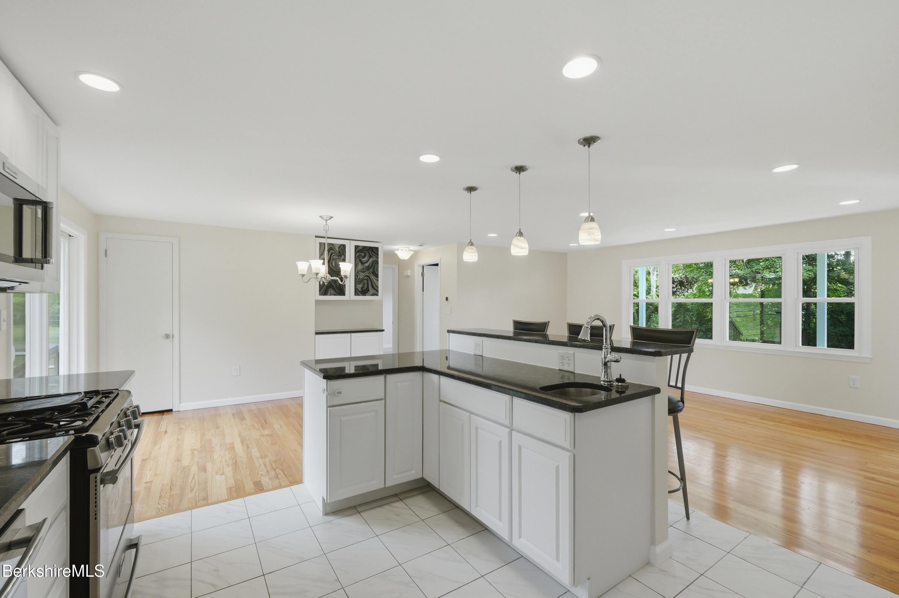 184 Melbourne Road Pittsfield, MA 01201 - Photo 8 of 36 Kitchen